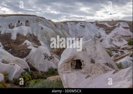 Un aperçu de la vallée du pigeon (Güvercinlik Vadisi) une vallée pittoresque en Cappadoce, Turquie Banque D'Images