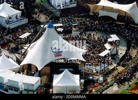 DEU, Allemagne, Berlin, 1996-08-01 : ARD, ZDF et ARTE avec des événements publics dans le jardin d'été sous la Tour de la radio de Berlin pendant l'exposition internationale de la radio 1996. [traduction automatique] Banque D'Images