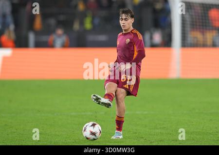 23 octobre 2025, stade Olimpico, Rome, Italie ; match de football de l'UEFA Europa League ; Roma contre Viktoria Plzen ; Niccolo Pisilli de L'AS Roma Banque D'Images