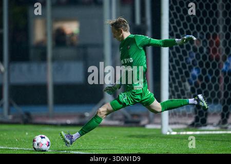 Hvidovre, Danemark. 23 octobre 2025. Le gardien Anders Olsen (29 ans) de Hvidovre lors du match de Betinia Liga entre Hvidovre IF et HB Koge à la Pro ventilation Arena de Hvidovre. Crédit : Gonzales photo/Alamy Live News Banque D'Images