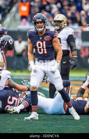 Chicago, il, États-Unis. 19 octobre 2025. Chicago Bears Durham Smythe (81) célèbre pendant le match contre les Saints de la Nouvelle-Orléans à Chicago, il. Mike Wulf/CSM/Alamy Live News Banque D'Images