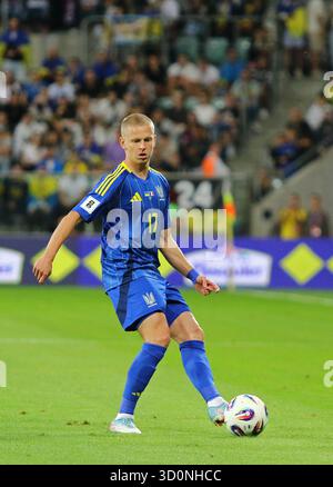 Wroclaw, Pologne - 5 septembre 2025 : L'ukrainien Oleksandr Zinchenko contrôle un ballon lors du match de qualification Ukraine - France de la Coupe du monde de la FIFA 2026 au stade Tarczynski de Wroclaw, en Pologne Banque D'Images