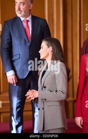 La reine Letizia d'Espagne a assisté à une audience avec des membres protecteurs de la Fondation Princesa des Asturies 2025 à l'Hôtel Reconquista le 24 octobre 2025 à Oviedo, Espagne Banque D'Images