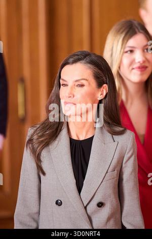 La reine Letizia d'Espagne a assisté à une audience avec des membres protecteurs de la Fondation Princesa des Asturies 2025 à l'Hôtel Reconquista le 24 octobre 2025 à Oviedo, Espagne. Banque D'Images