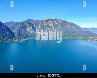 Vue aérienne du lac Attersee dans le Salzkammergut autrichien Banque D'Images
