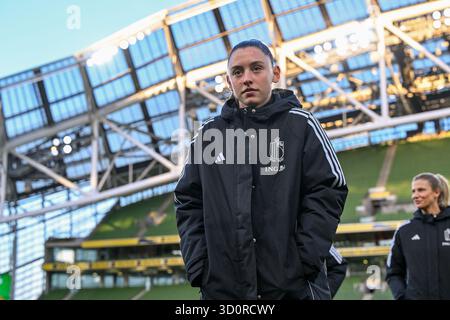 Dublin, Irlande. 24 octobre 2025. Aurelie Reynders de Belgique en tête d'un match de football féminin opposant les équipes nationales de la république d'Irlande et de Belgique, appelé les Red Flames pour la première étape des play-off promotion/relégation de l'UEFA Womens Nations League 2025, le vendredi 24 octobre 2025 à Dublin, IRLANDE . Crédit : Sportpix/Alamy Live News Banque D'Images
