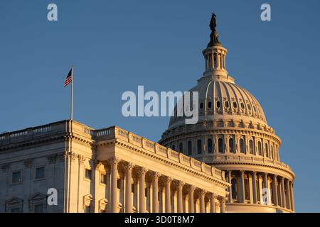 Washington, États-Unis. 20 octobre 2025. Le dôme du Capitole des États-Unis est vu, à Washington. (Crédit image : © Jen Golbeck/SOPA images via ZUMA Press Wire) USAGE ÉDITORIAL SEULEMENT ! Non destiné à UN USAGE commercial ! Banque D'Images
