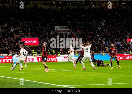 Milan, Italie. 24 octobre 2025. Déception des joueurs de Milan après le match de football Serie A entre Milan et Pise au stade San Siro de Milan, Italie - 23 octobre 2025. Sport - Football (photo de Fabio Ferrari/LaPresse) crédit : LaPresse/Alamy Live News Banque D'Images
