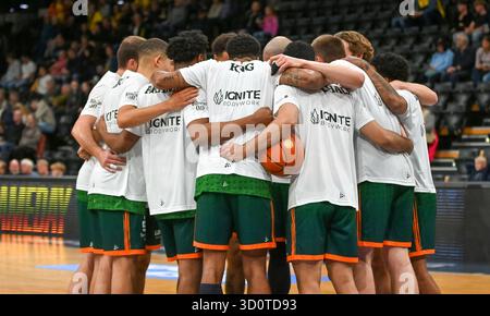 Oldenburg, Deutschland. 24 octobre 2025. Gladiateurs Trier, équipe EWE paniers Oldenburg v. Gladiators Trier, Basketball, easyCredit Basketball Bundesliga, 5. Spieltag, saison 2025/2026, 24.10.2025, Foto : Eibner-Pressefoto/Robert Gertzen crédit : dpa/Alamy Live News Banque D'Images