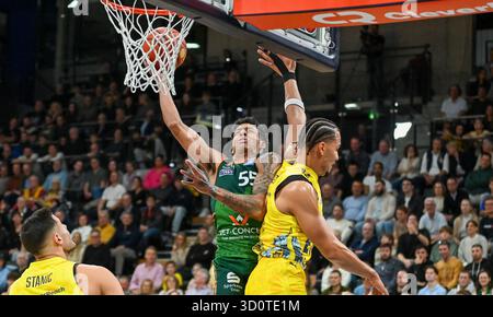 Oldenburg, Deutschland. 24 octobre 2025. Paniers DE BREBIS Oldenburg v. Gladiators Trier, Basketball, easyCredit Basketball Bundesliga, 5. Spieltag, saison 2025/2026, 24.10.2025, Foto : Eibner-Pressefoto/Robert Gertzen crédit : dpa/Alamy Live News Banque D'Images