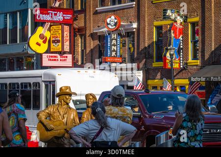 Lower Broadway, un quartier de musique et de divertissement honky tonk dans le centre-ville de Nashville, Tennessee. (ÉTATS-UNIS) Banque D'Images