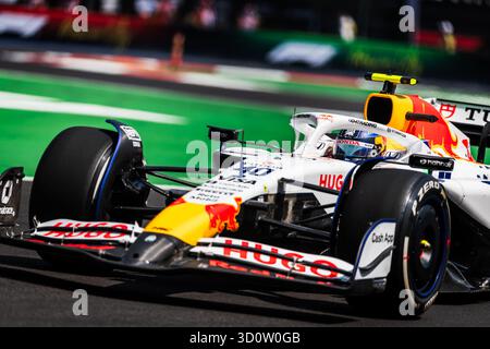 Autodromo Hermanos Rodriguez, Mexico, Mexique. 24 octobre 2025 ; Ayumu Iwasa du Japon et Visa Cash App RB Formula One Team pilote de réserve lors des essais libres 1 du Grand Prix du Mexique crédit : Jay Hirano/AFLO/Alamy Live News Banque D'Images