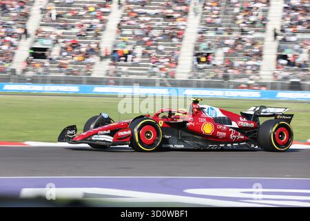 Mexico, Mexique. 24 octobre 2025. Lewis Hamilton, le pilote britannique Ferrari, participe à la séance d'essais du Grand Prix de formule 1 de Mexico 2025 sur le circuit Hermanos Rodriguez à Mexico, Mexique, 24 octobre 2025. Crédit : Li Mengxin/Xinhua/Alamy Live News Banque D'Images