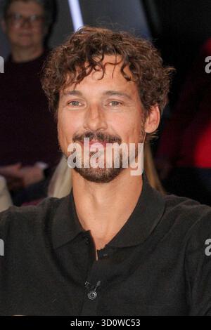 abb/NDRTalkshow- Florian David Fitz deutscher Schauspieler zu Gast in der NDR Talkshow , aus dem NDR 3 Studio AM 24.10.2025 à Hambourg Hambourg Deutschland *** abb NDRTalkshow Florian David Fitz acteur allemand invité sur le NDR Talkshow , du studio NDR 3 le 24 10 2025 à Hambourg Allemagne Banque D'Images