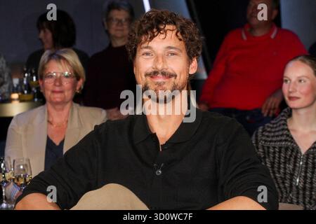 abb/NDRTalkshow- Florian David Fitz deutscher Schauspieler zu Gast in der NDR Talkshow , aus dem NDR 3 Studio AM 24.10.2025 à Hambourg Hambourg Deutschland *** abb NDRTalkshow Florian David Fitz acteur allemand invité sur le NDR Talkshow , du studio NDR 3 le 24 10 2025 à Hambourg Allemagne Banque D'Images