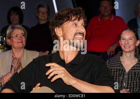 abb/NDRTalkshow- Florian David Fitz deutscher Schauspieler zu Gast in der NDR Talkshow , aus dem NDR 3 Studio AM 24.10.2025 à Hambourg Hambourg Deutschland *** abb NDRTalkshow Florian David Fitz acteur allemand invité sur le NDR Talkshow , du studio NDR 3 le 24 10 2025 à Hambourg Allemagne Banque D'Images