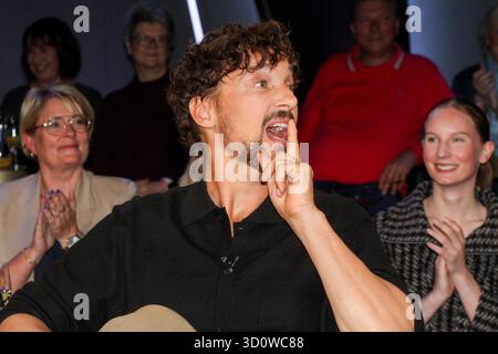 abb/NDRTalkshow- Florian David Fitz deutscher Schauspieler zu Gast in der NDR Talkshow , aus dem NDR 3 Studio AM 24.10.2025 à Hambourg Hambourg Deutschland *** abb NDRTalkshow Florian David Fitz acteur allemand invité sur le NDR Talkshow , du studio NDR 3 le 24 10 2025 à Hambourg Allemagne Banque D'Images