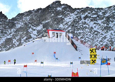 Soelden, Autriche. 25 octobre 2025. Soelden, Autriche, 25 octobre 2025. La course féminine de slalom géant de la Coupe du monde de ski alpin Audi FIS course d'ouverture de saison sur le glacier Rettenbach à Soelden, Autriche. (Photo par Igor Kupljenik/Sports Press photo) crédit : SPP Sport Press photo. /Alamy Live News Banque D'Images