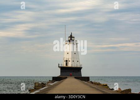 Le phare du brise-lames Ludington North, ou phare, un matin ensoleillé. Construit en 1871, automatisé en 1972, il mesure 57 pieds de haut. Ludington mi. Banque D'Images