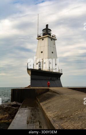 Le phare du brise-lames Ludington North, ou phare, un matin ensoleillé. Construit en 1871, automatisé en 1972, il mesure 57 pieds de haut. Ludington mi. Banque D'Images
