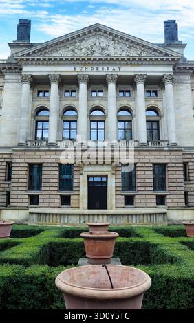 Berlin, Allemagne - 03. Octobre 2022 : la construction du Bundesrat allemand à Berlin dans une belle lumière Banque D'Images