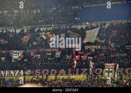 Milan, Italie. 24 octobre 2025. Fans de Milan pendant AC Milan vs Pisa SC, match de football italien Serie A à Milan, Italie, 24 octobre 2025 crédit : Agence photo indépendante/Alamy Live News Banque D'Images