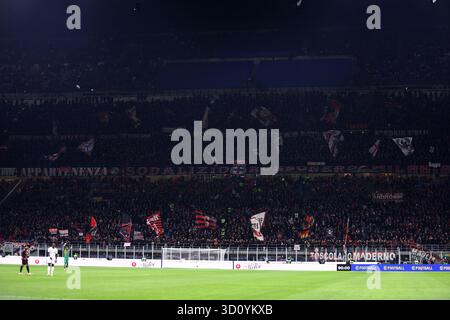 Milan, Italie. 24 octobre 2025. Des supporters de l'AC Milan sont vus lors du match de Serie A entre l'AC Milan et Pise SC au Stadio Giuseppe Meazza le 24 octobre 2025 à Milan, Italie . Crédit : Marco Canoniero/Alamy Live News Banque D'Images