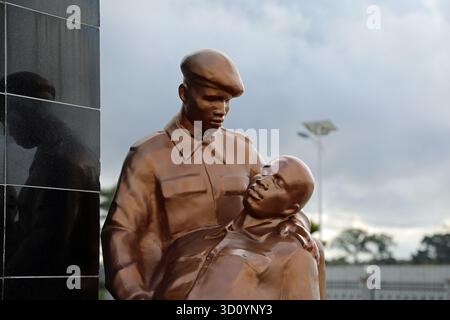 Mémorial à Bata pour les victimes de l'explosion de munitions en 2021 en Guinée équatoriale Banque D'Images