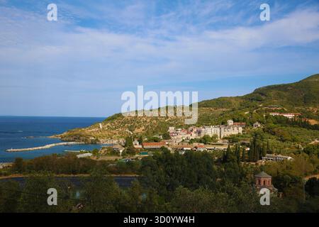 Le Saint et Grand Monastère de Vatopedi est un monastère orthodoxe oriental sur le mont Athos, en Grèce. Banque D'Images