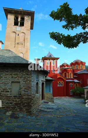 Le Saint et Grand Monastère de Vatopedi est un monastère orthodoxe oriental sur le mont Athos, en Grèce. Banque D'Images