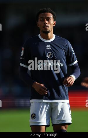 LONDRES, Royaume-Uni - 25 octobre 2025 : Femi Azeez de Millwall lors du match de championnat EFL entre Millwall FC et Leicester City FC à The Den (crédit : Craig Mercer/ Alamy Live News) Banque D'Images