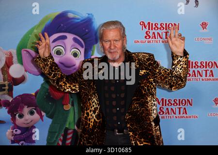 Johnny Logan (Titel-Song) assiste à la première allemande de Mission Santa : Yoyo à la rescousse, Kino in der Kulturbrauerei, 25.10.25 Banque D'Images