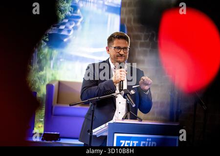 Brandenburg an Der Havel, Allemagne. 25 octobre 2025. René Springer, président d'Etat de l'AFD Brandenburg, prend la parole lors de l'événement AFD-Brandenburg 'Time for Brandenburg' à l'occasion de Paulikloster. Crédit : Fabian Sommer/dpa/Alamy Live News Banque D'Images