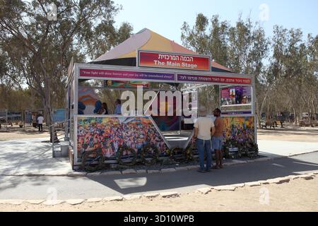 Enveloppe de Gaza, site de la scène du Mémorial des victimes du Nova Festival en mémoire des centaines de danseurs du Nova Festival tués par le Hamas le 10.7,2023. Banque D'Images