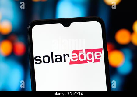 Canada. 25 octobre 2025. Dans cette illustration photo, le logo SolarEdge technologies (Solar Edge) est affiché sur l'écran d'un smartphone. (Crédit image : © Thomas Fuller/SOPA images via ZUMA Press Wire) USAGE ÉDITORIAL SEULEMENT ! Non destiné à UN USAGE commercial ! Banque D'Images