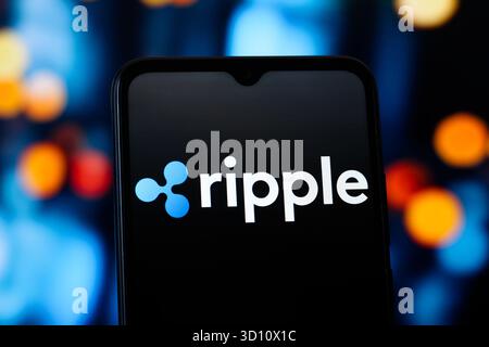 Canada. 25 octobre 2025. Dans cette illustration photo, le logo Ripple est affiché sur l'écran d'un smartphone. (Crédit image : © Thomas Fuller/SOPA images via ZUMA Press Wire) USAGE ÉDITORIAL SEULEMENT ! Non destiné à UN USAGE commercial ! Banque D'Images
