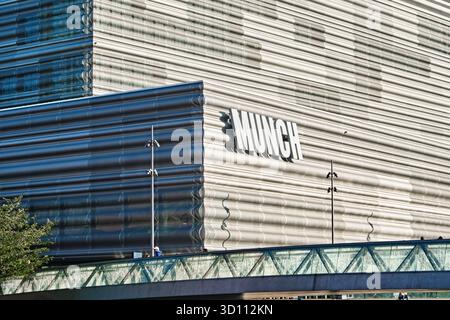 Oslo, Norvège - 7 septembre 2025 : vue extérieure de l'intéressant bâtiment asymétrique du Musée Munch conçu par Estudio Herreros Banque D'Images