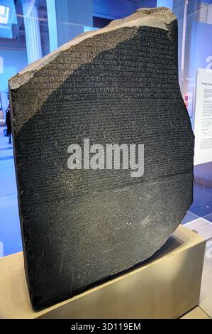 La pierre de Rosetta au British Museum, Londres, Angleterre, Royaume-Uni Banque D'Images