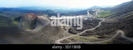 Vue aérienne et panoramique des cratères de Silvestri à l'Etna, Sicile Banque D'Images