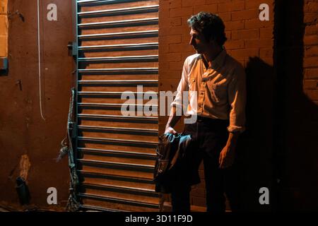 Springsteen : Deliver me from Nowhere est un film dramatique musical biographique américain sorti en 2025 avec Jeremy Allen White dans le rôle de Bruce Springsteen. Écrit et réalisé par Scott Cooper, et basé sur le livre de 2023 Deliver me from Nowhere de Warren Zanes, ainsi que sur quelques éléments de l'autobiographie Born to Run de Springsteen, il raconte les luttes personnelles et professionnelles de Springsteen lors de la conception de son album Nebraska en 1982. Le film met également en vedette Jeremy Strong, Paul Walter Hauser, Stephen Graham et Odessa Young. Banque D'Images