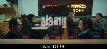 Springsteen : Deliver me from Nowhere est un film dramatique musical biographique américain sorti en 2025 avec Jeremy Allen White dans le rôle de Bruce Springsteen. Écrit et réalisé par Scott Cooper, et basé sur le livre de 2023 Deliver me from Nowhere de Warren Zanes, ainsi que sur quelques éléments de l'autobiographie Born to Run de Springsteen, il raconte les luttes personnelles et professionnelles de Springsteen lors de la conception de son album Nebraska en 1982. Le film met également en vedette Jeremy Strong, Paul Walter Hauser, Stephen Graham et Odessa Young. Banque D'Images