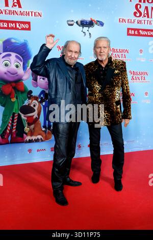 Mission Santa - Ein Elf rettet Weihnachten , Premiere im Kino in der Kulturbrauerei, Berlin, 25.10.2025 Michael Mendl und Johnny Logan BEI einem Special screening von MISSION SANTA - EIN ELF RETTET WEIHNACHTEN in der Kulturbrauerei in Berlin am 25.10.2025 Berlin Kino in der Kulturbrauerei *** Mission Santa Ein Elf rettet Weihnachten , ere at Kino in der Kulturbrauerei, Berlin, Berlin, Berlin 25 10 2025 Michael Mendl et Johnny Logan lors d'une projection spéciale de LA MISSION SANTA EIN ELF RETTET WEIHNACHTEN au Kulturbrauerei à Berlin le 25 10 2025 Berlin Kino in der Kulturbrauerei Copyright : xAnitaxBuggex Banque D'Images
