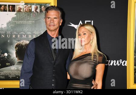 HOLLYWOOD, CALIFORNIE - 24 OCTOBRE : (G-d) Lorenzo Lamas et Shauna Sand au AFI FEST 2025 présenté par Canva “Nuremberg” projection au TCL Chinese 6 Banque D'Images