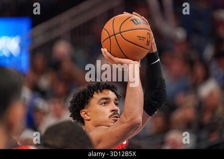 Orlando, Floride, États-Unis, 25 octobre 2025, le garde des Chicago Bulls, Tre Jones, tire un lancer franc au Kia Center. (Crédit photo : Marty Jean-Louis/Alamy Live News Banque D'Images