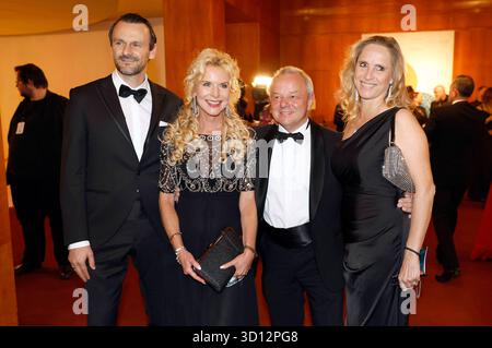 Victoria Herrmann mit Ehemann David Böthig und Gäste beim 30. Leipziger Opernball 2025 in der Oper Leipzig. Leipzig, 25.10.2025 *** Victoria Herrmann avec son mari David Böthig et invités au Bal de l'Opéra de Leipzig en 30 2025 à l'Opéra de Leipzig, 25 10 2025 Foto :XR.xStoffelsx/xFuturexImagex opernball 5041 Banque D'Images