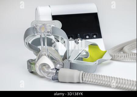 Appareil CPAP avec masque et flexible, pour les personnes souffrant d'apnée du sommeil, insuffisance respiratoire, ou trouble respiratoire Banque D'Images