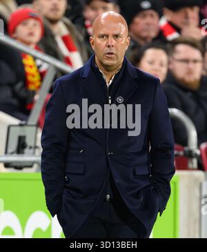 Londres, Royaume-Uni. 25 octobre 2025. Brentford v Liverpool - premier League - GTECH Community Stadium - Londres. Liverpool Manager Arne Slot. Crédit photo : Mark pain / Alamy Live News Banque D'Images