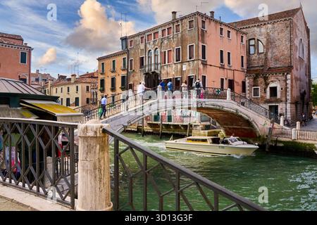 Rio de Ca’ Foscari, Campo San Pantalon, Sestiere Dorsoduro, Venise, Venezia, Vénétie, Italie, Europe Banque D'Images