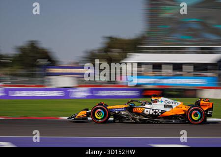 CDMX, MX. 25 octobre 2025. Oscar Piastri d'Australie et McLaren Formula 1 Team pilotent la McLaren MCL39 (81) lors des qualifications avant le Grand Prix de formule 1 de Mexico au Autódromo Hermanos Rodríguez le 25 octobre 2025 à Mexico, au Mexique. (Photo de Ben Adams/Sipa USA) crédit : Sipa USA/Alamy Live News Banque D'Images