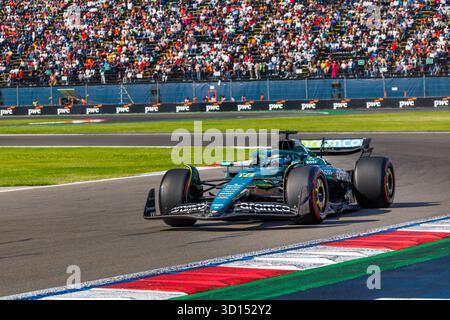 CDMX, MX. 25 octobre 2025. Lance Stroll of Canada et Aston Martin Aramco F1 Team pilotent les (18) Aston Martin AMR25 lors des qualifications avant le Grand Prix de formule 1 de Mexico à Autódromo Hermanos Rodríguez le 25 octobre 2025 à Mexico, au Mexique. (Photo de Ben Adams/Sipa USA) crédit : Sipa USA/Alamy Live News Banque D'Images